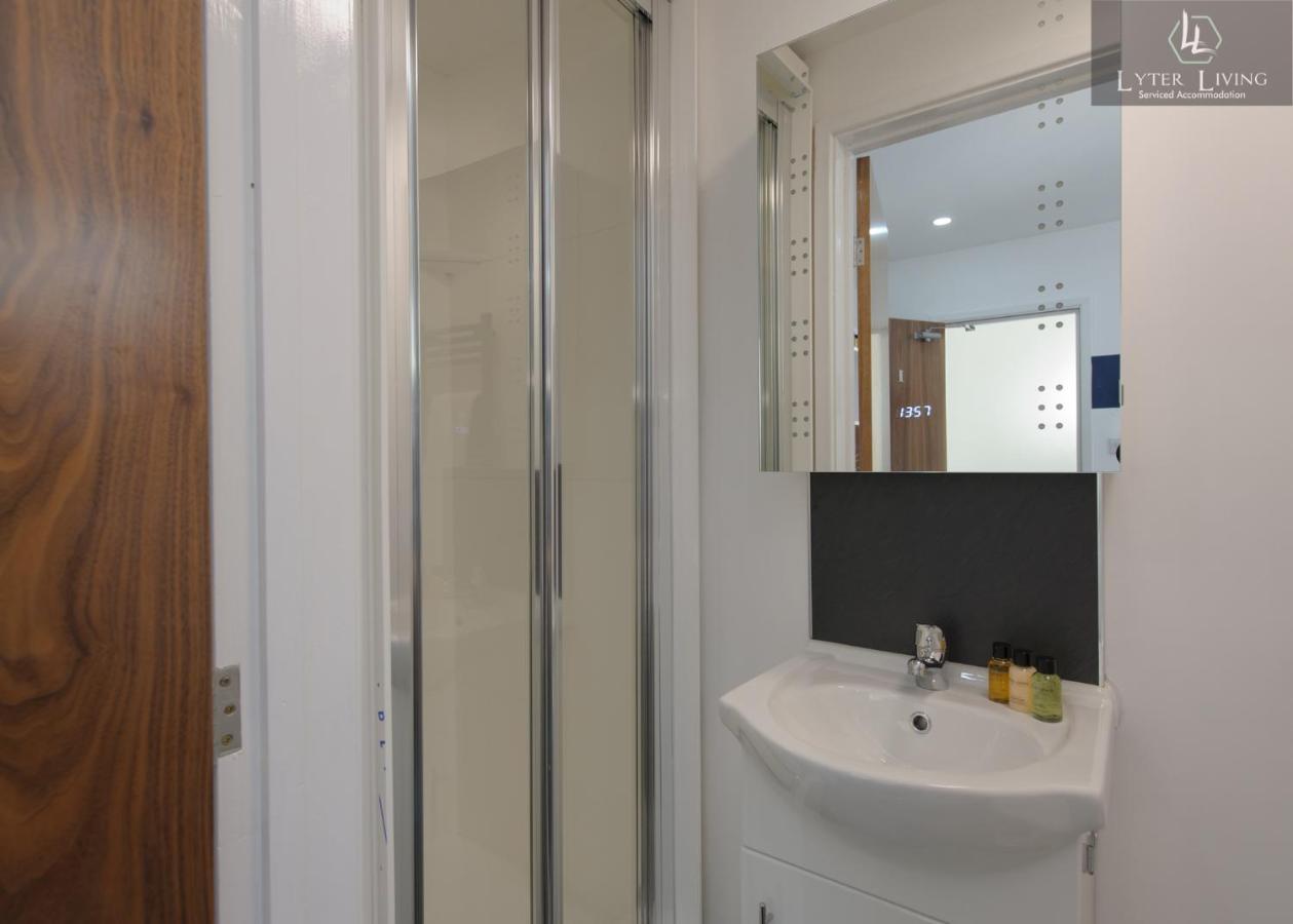 Studio Apartments By Lyter Living Desks & Wifi - Monthly Stays Available 莱切斯特 外观 照片